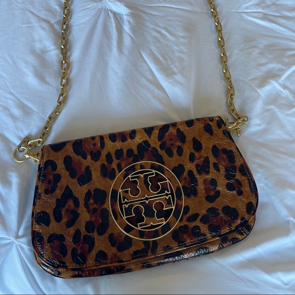Tory Burch Ainsley Logo Clutch - Mint condition